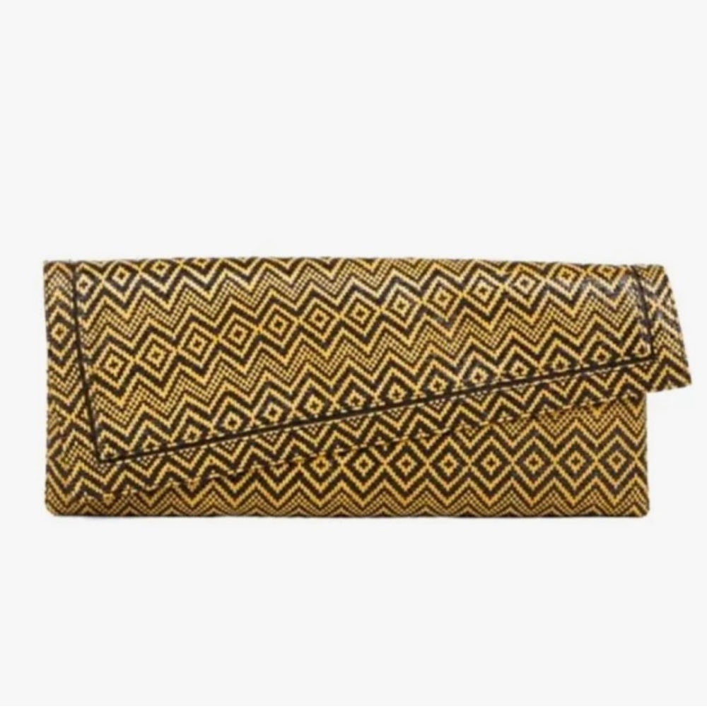 BCBG clutch